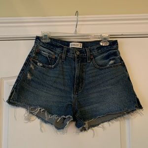 Abercrombie Curve Love mid-rise shorts, size 27